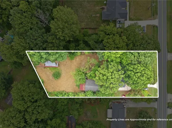 719 Greenwood Dr, Burlington, NC 27217
