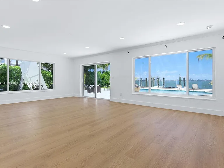 1510 S Treasure Dr — Photo 19