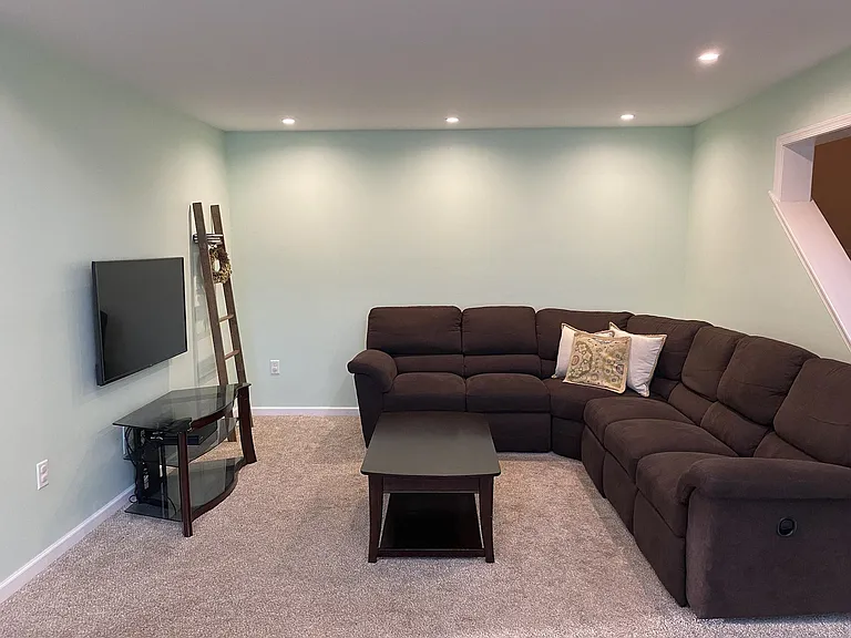 193 Jonathan Dr — Photo 3