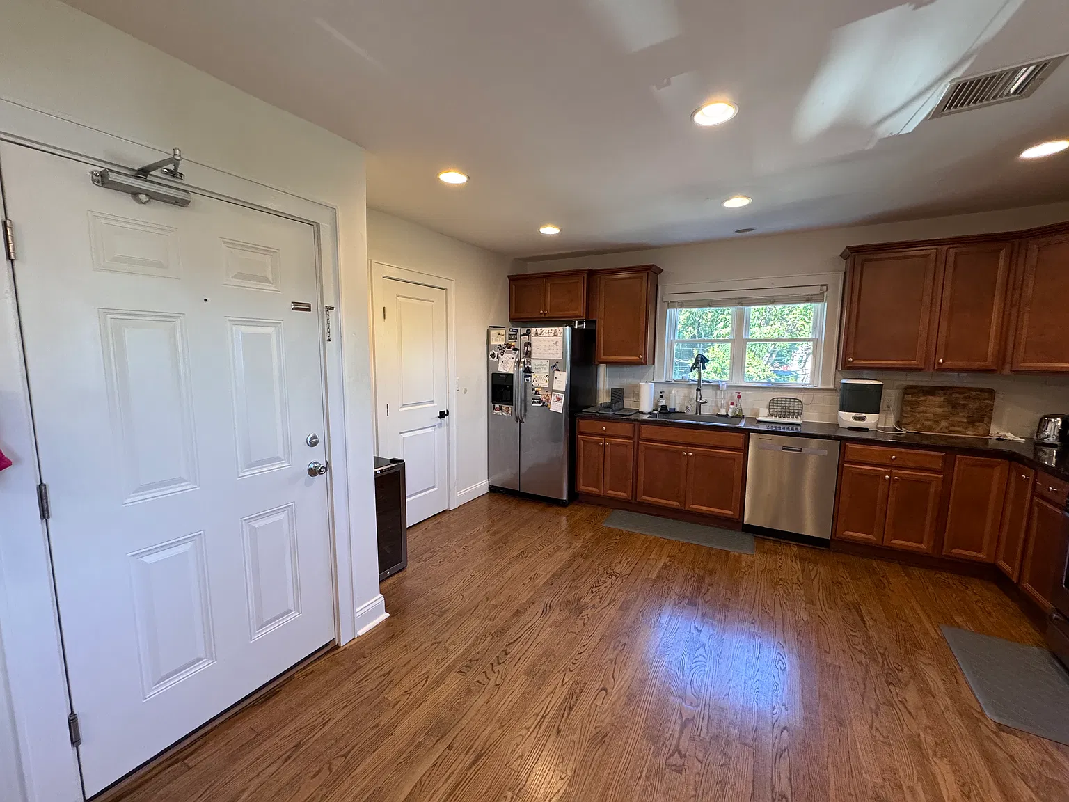 3 bed, 1500 sqft, $4,295 — Photo 4