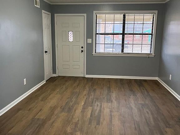 2nd image of 728 Kerry St