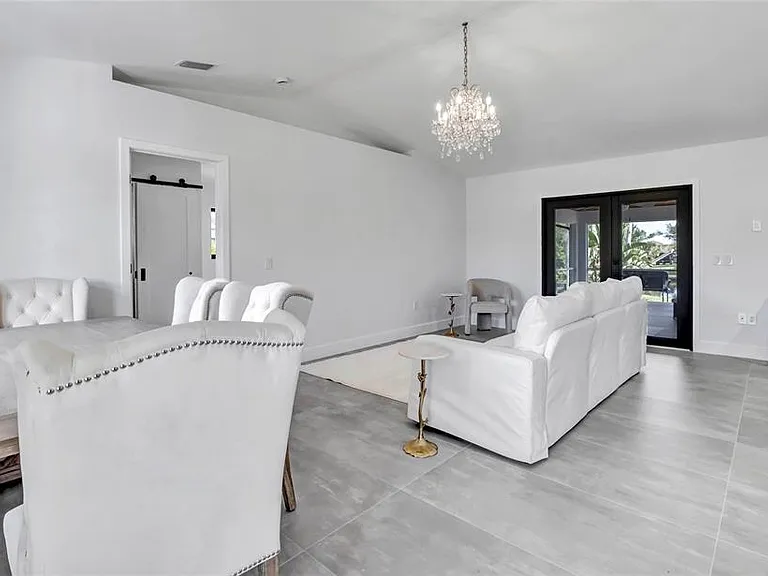 15180 Lyneburg Ave — Photo 2