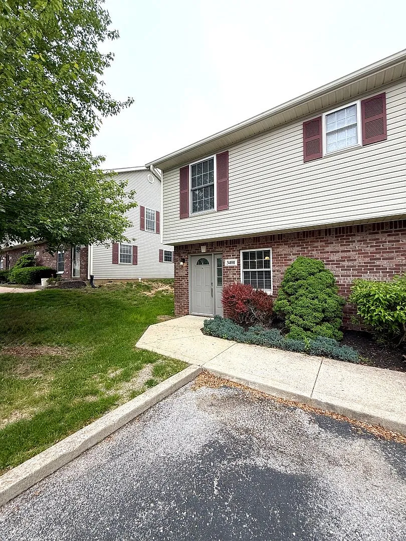 Building Photo - 3401 S Oaklawn Cir