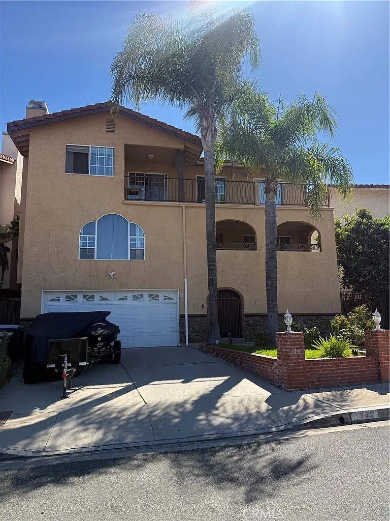 5 bed, 3182 sqft, $9,300 — Photo 1