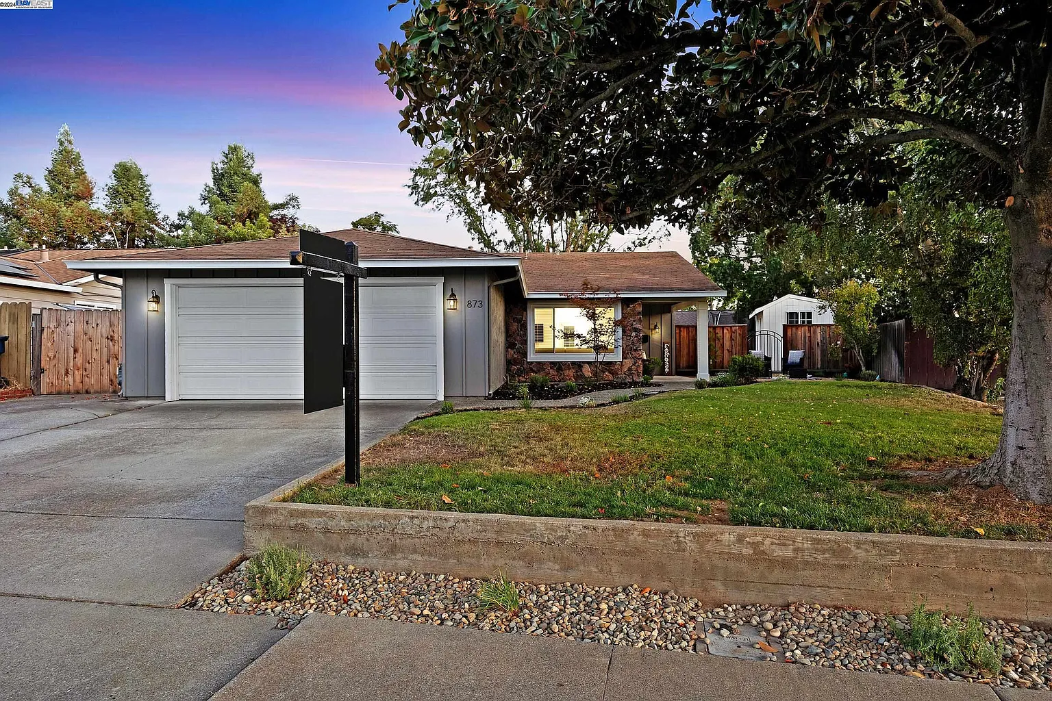 873 Debra St photo 1