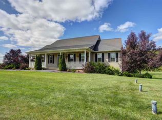 W8072 Lundeen Dr, Hortonville, WI 54944