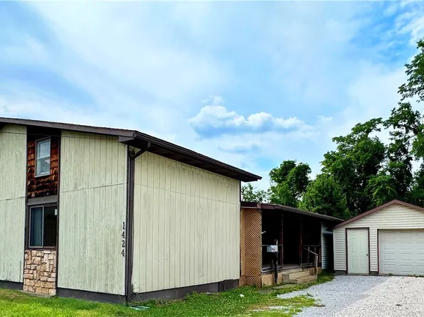 1424 Putnam Howe Dr, Belpre, OH 45714