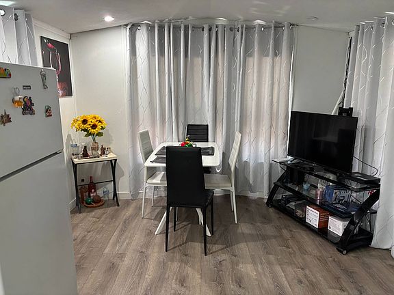 3rd image of 1008 Arizona Ave #8
