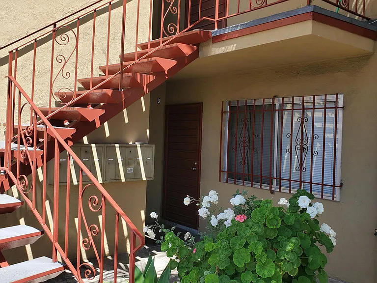 2535 S Redondo Blvd #8 — Photo 7