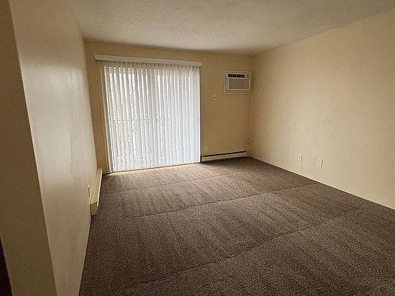 3rd image of 2555 Wedgewood Rd #27