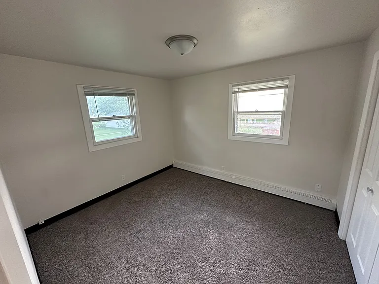 317 Delaware Ave SW — Photo 2