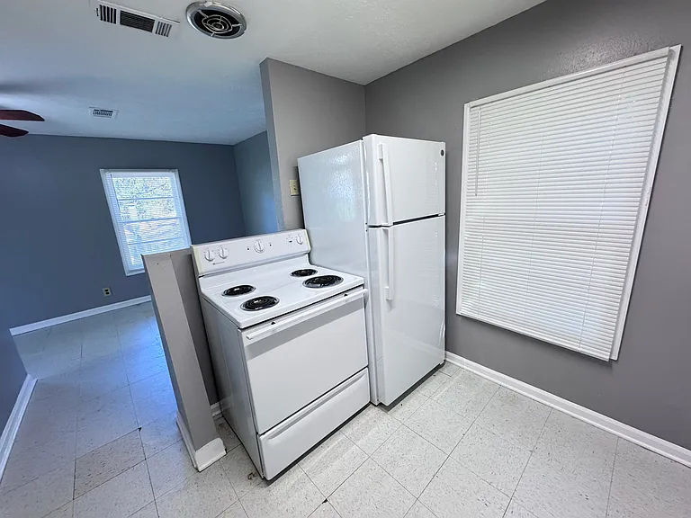 817 N Forest Dr — Photo 8