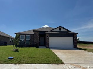 210 S 26th St, Collinsville, OK 74021