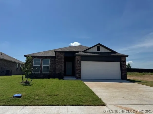 210 S 26th St, Collinsville, OK 74021