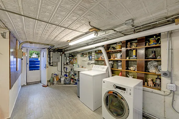 Sold by Compass | media 14