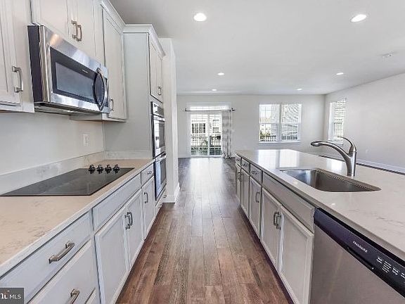 4th image of 8812 Englewood Farms Dr