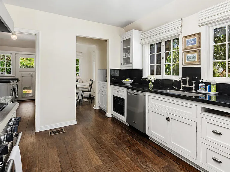 840 Victoria Dr — Photo 14