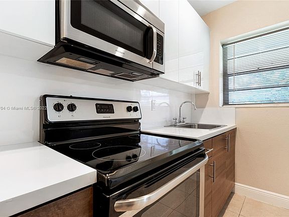 2nd image of 214 Salamanca Ave APT 3