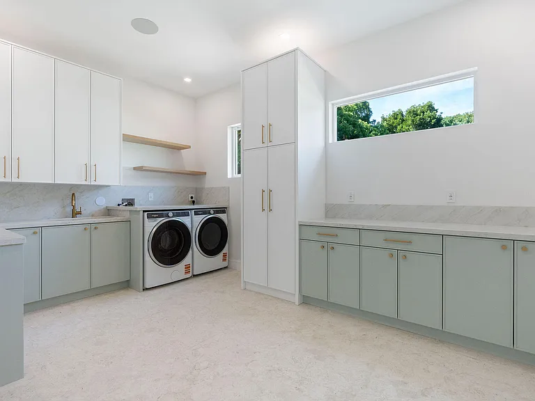 114 Royal Ln — Photo 47