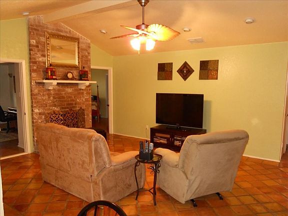 2nd image of 901 Crossbill St