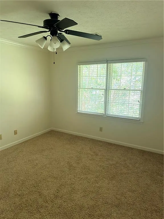 4 bed, 2.5 bath, 2524 sqft, $2,300 — Photo 2