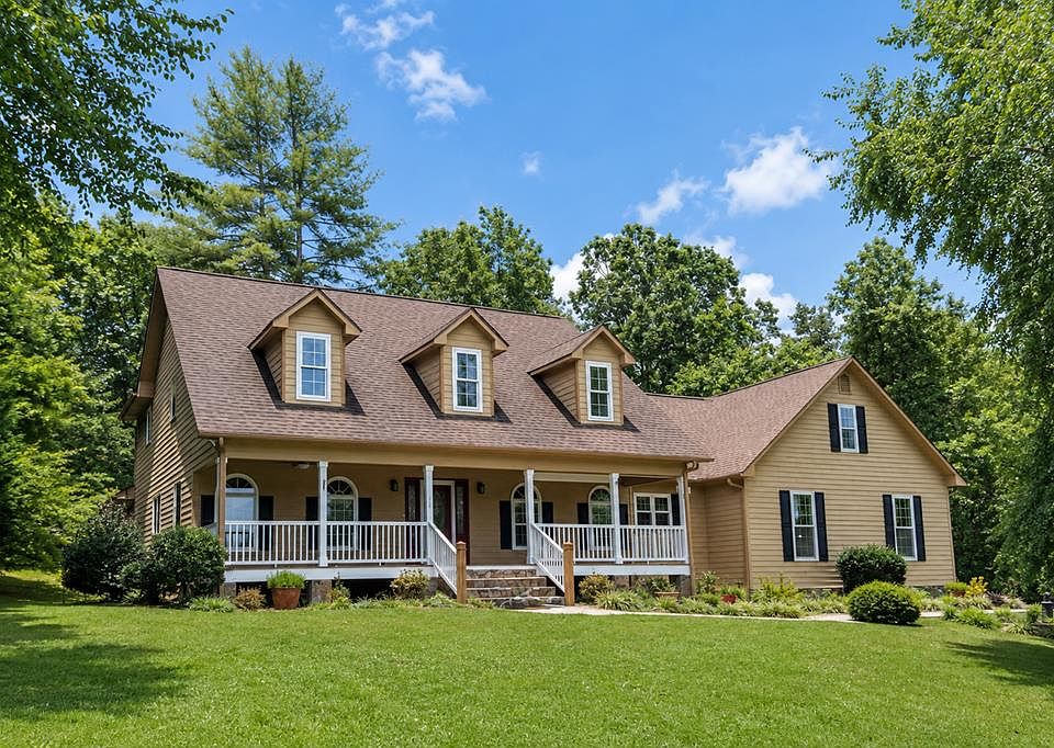 1st image of 38 Oakwood Dr