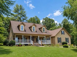 38 Oakwood Dr, Blue Ridge, GA 30513