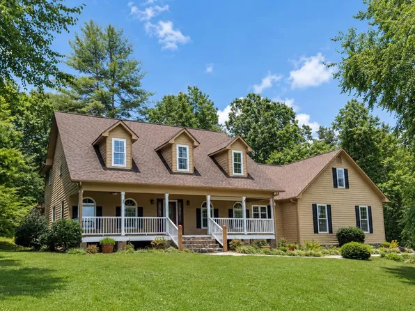 38 Oakwood Dr, Blue Ridge, GA 30513