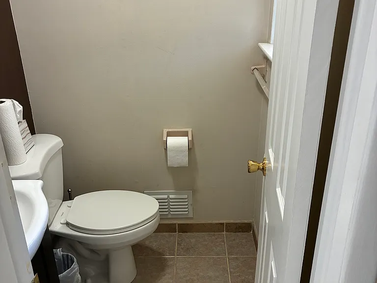 Downstairs 1/2 Bath