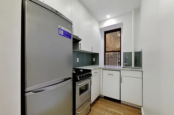 Rented by Aether Property Group | media 31