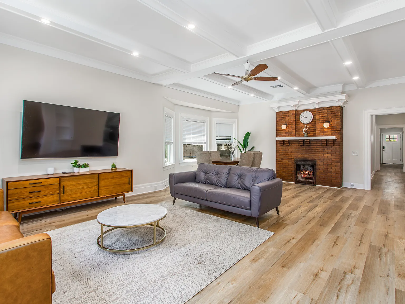 5 bed, 2850 sqft, $6,900 — Photo 3
