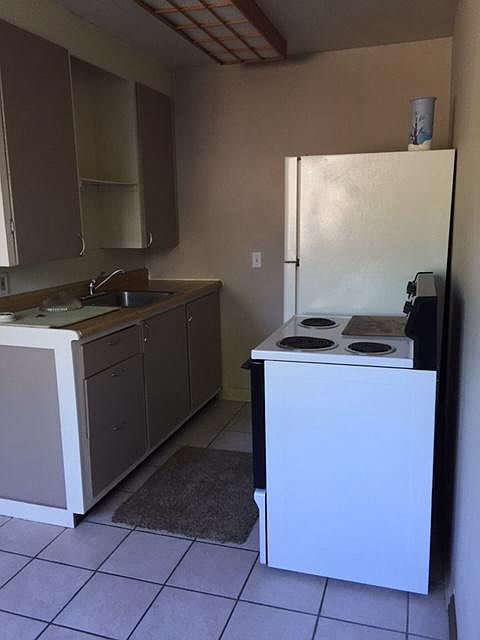 Kitchen with full size appliances, stainless steel sink.