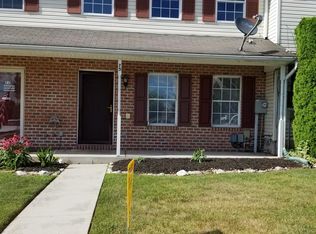 75 Fiddler Dr, New Oxford, PA 17350
