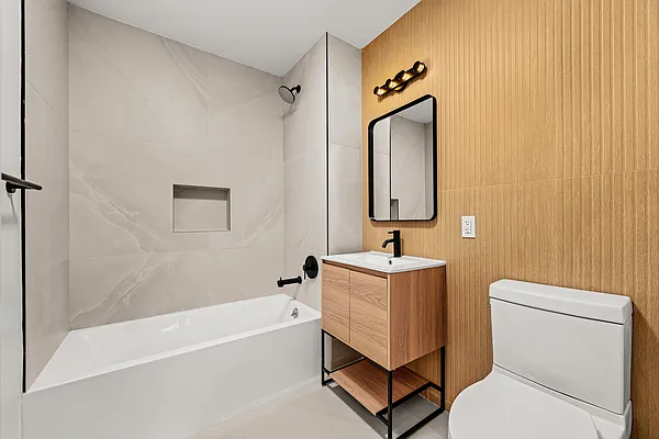 Bathroom, photo 1