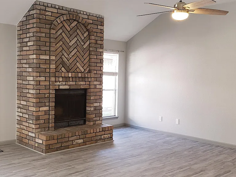 9210 Fishers Hill Dr — Photo 3