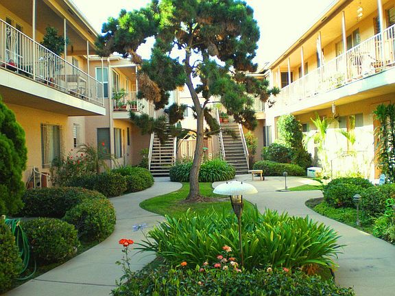 2030/2036 E 3rd Courtyard