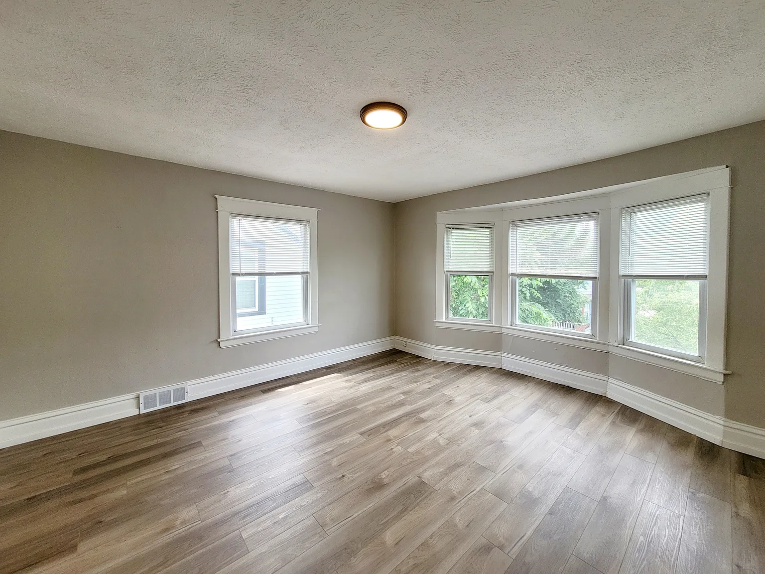 400 Grant Street Southwest - 2 — Photo 3