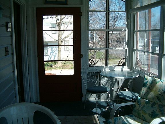 3rd image of 226 Vine Ave