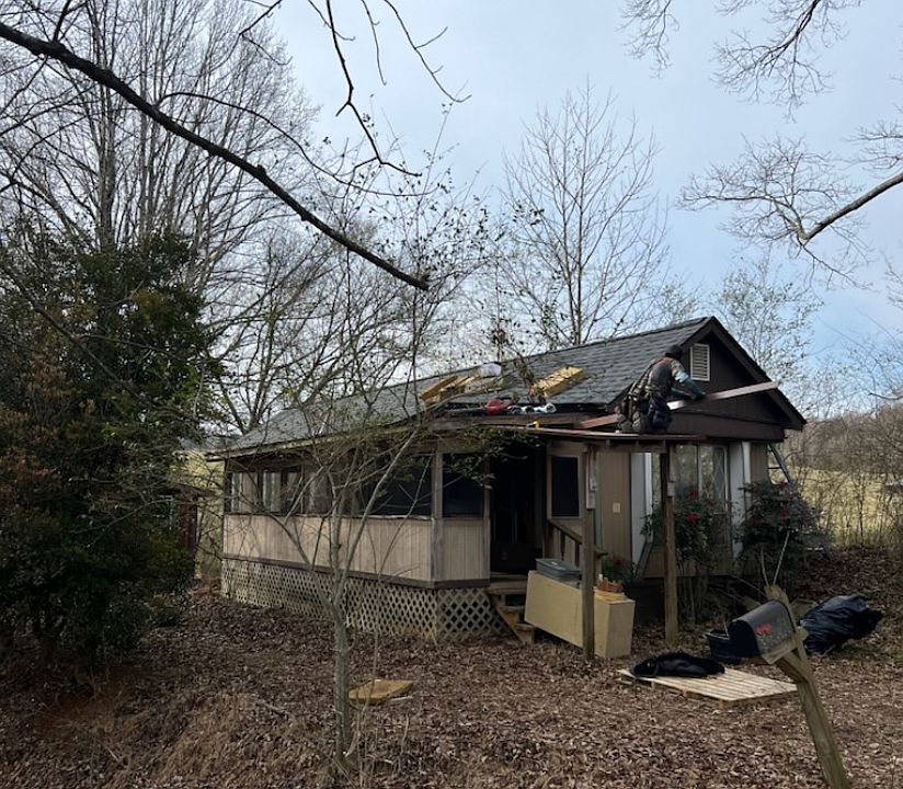1st image of 10 Parker Ln