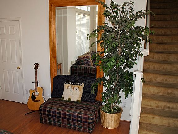 3rd image of 575 Telford Ct