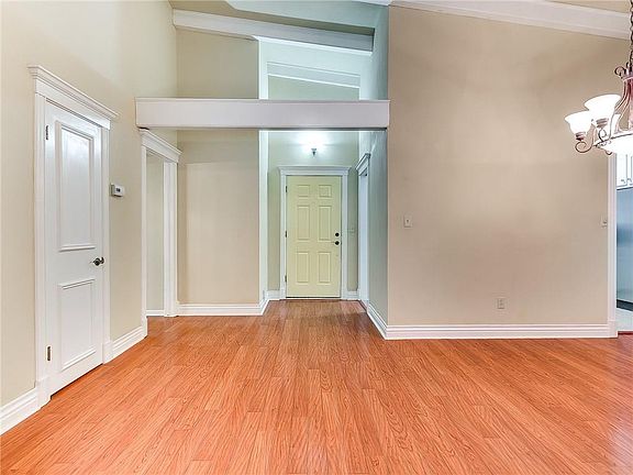 4th image of 2401 Huntleigh Ct