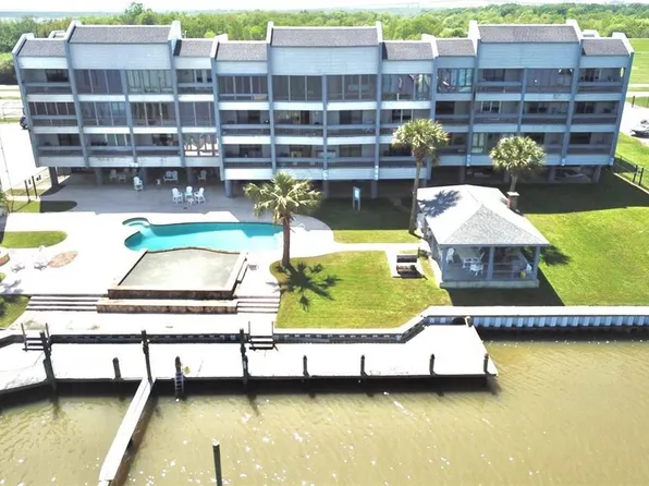560 Pleasure Island Blvd #222, Pt Arthur, TX 77640