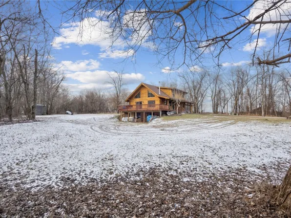 5555 30th Ave, Vinton, IA 52349