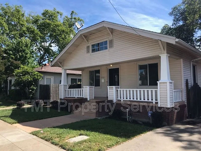 2 bed, 1.0 bath, 1204 sqft, $2,400 — Photo 3