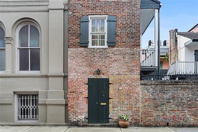 1st image of 231 Burgundy St #3