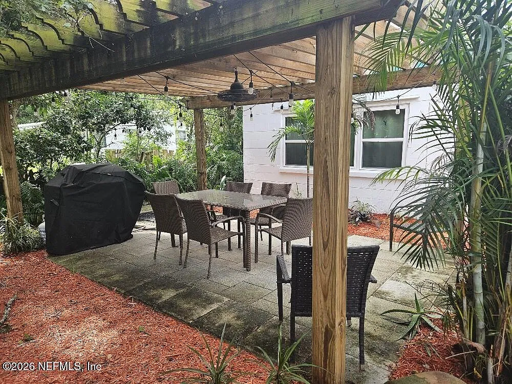 2 bed, 1.0 bath, 737 sqft, $2,200 — Photo 3