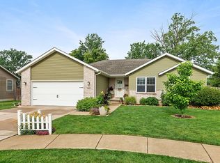 1115 Dina Dr, Riverton, IL 62561