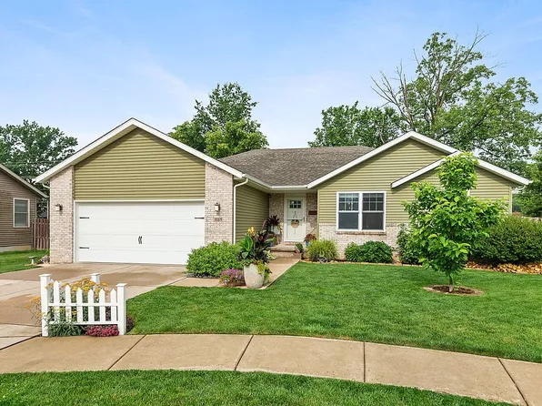 1115 Dina Dr, Riverton, IL 62561