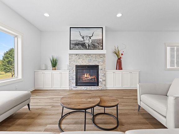 4th image of 10730 Knollwood Ln