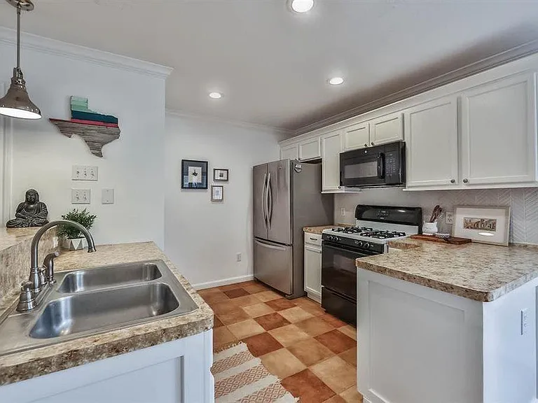 1018 Ruthven St — Photo 13